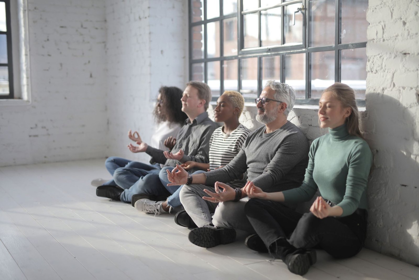 Séance de relaxation collective dans des locaux d’entreprise